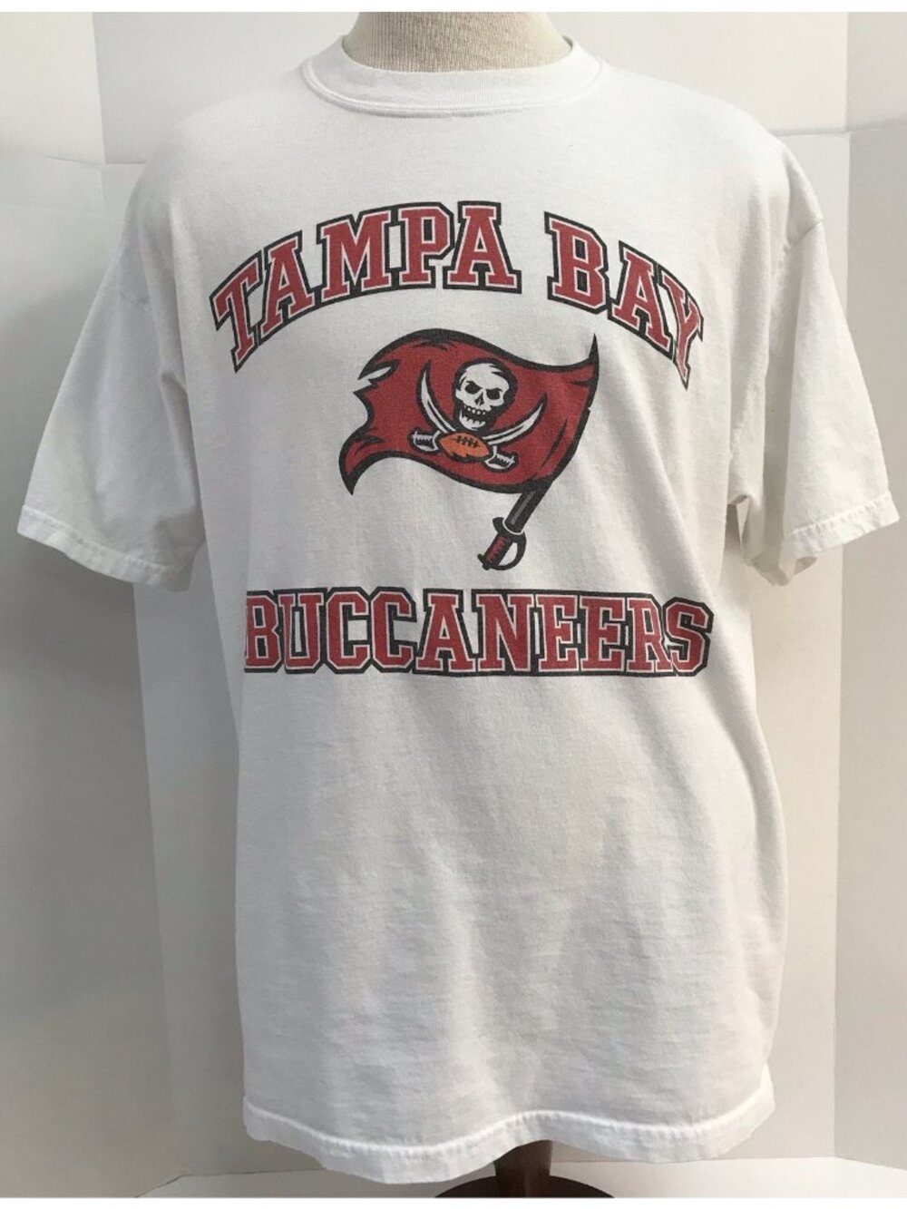 VTG Y2K Tampa Bay Buccaneers NFL Team Logo White T Shirt Mens XL 100% Cotton